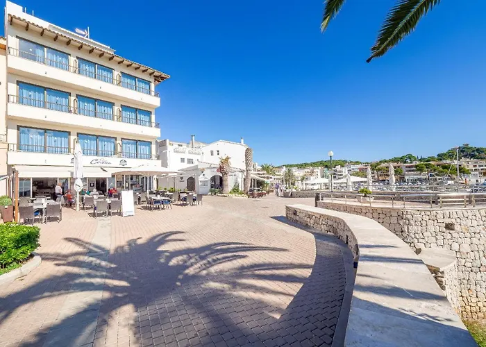 Hostal Port Corona